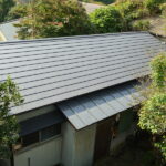 重いスレート屋根から耐久性の高いガルバニュウムの屋根に