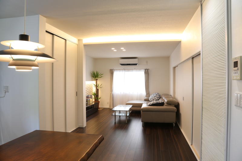 横須賀市：築40年戸建住宅：間接照明を使った素敵なLDK